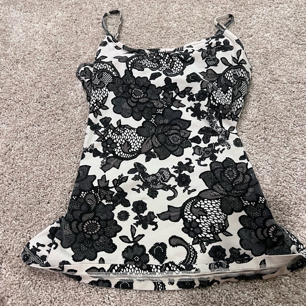 Women’s black & white floral print cami
